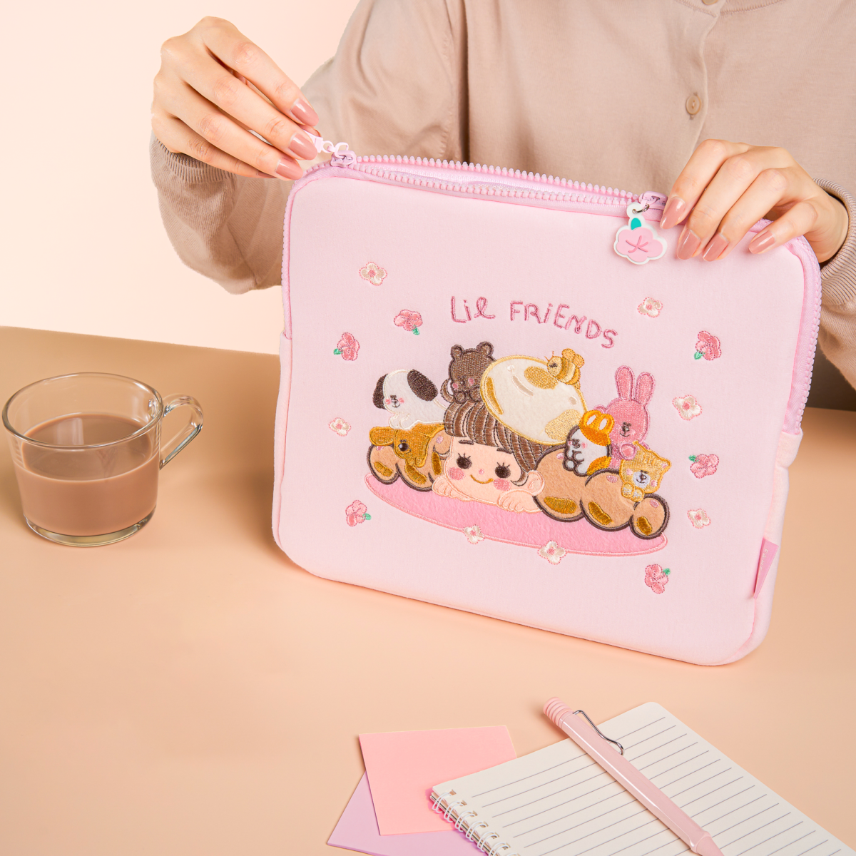 ipad pouch กระเป๋าใส่ไอแพด: FAHFAHS 2023: preview 4